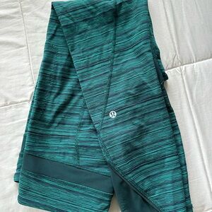 Lululemon Capri Leggings Green/Black Size 10